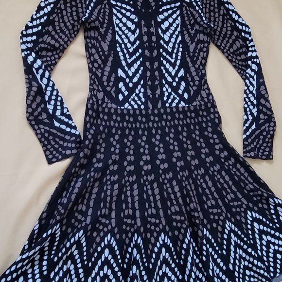BCBGMaxazria Stretch Printed Long Sleeve Dress - Picture 6 of 9
